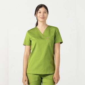 Mediclo TENCEL™ Sal‎ ‎ Essential Scrub Top in Paradise green